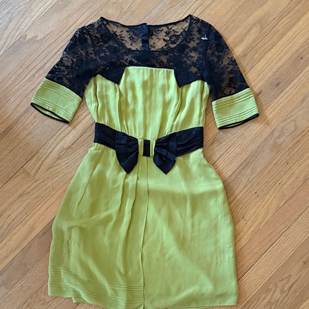 Elegant Black and Green Lace Dress